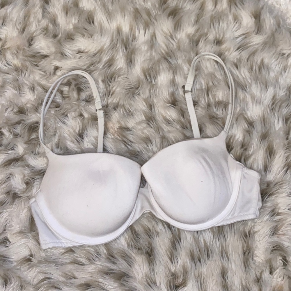 Victoria’s Secret very sexy bra size 34B!